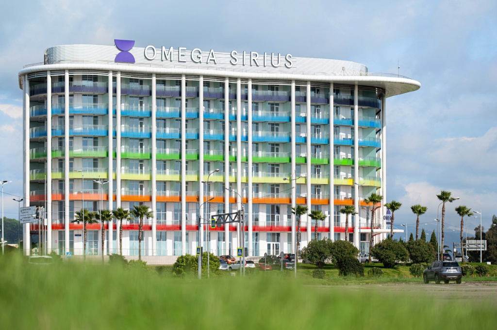 SIRIUS-8310 blue sky.jpg SIRIUS-8310 blue sky.jpg