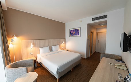 Стандарт с большой кроватью