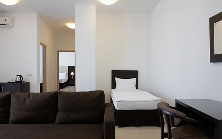 Трехкомнатный номер без кухни с пятью кроватями