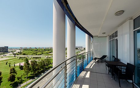 Люкс с панорамным видом на море (большой балкон)